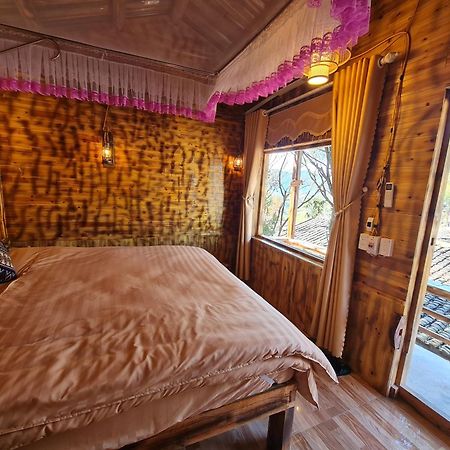 Nha Co Lao Xa Homestay Hmong & Bungalow Air Conditioner Dong Van  Dış mekan fotoğraf