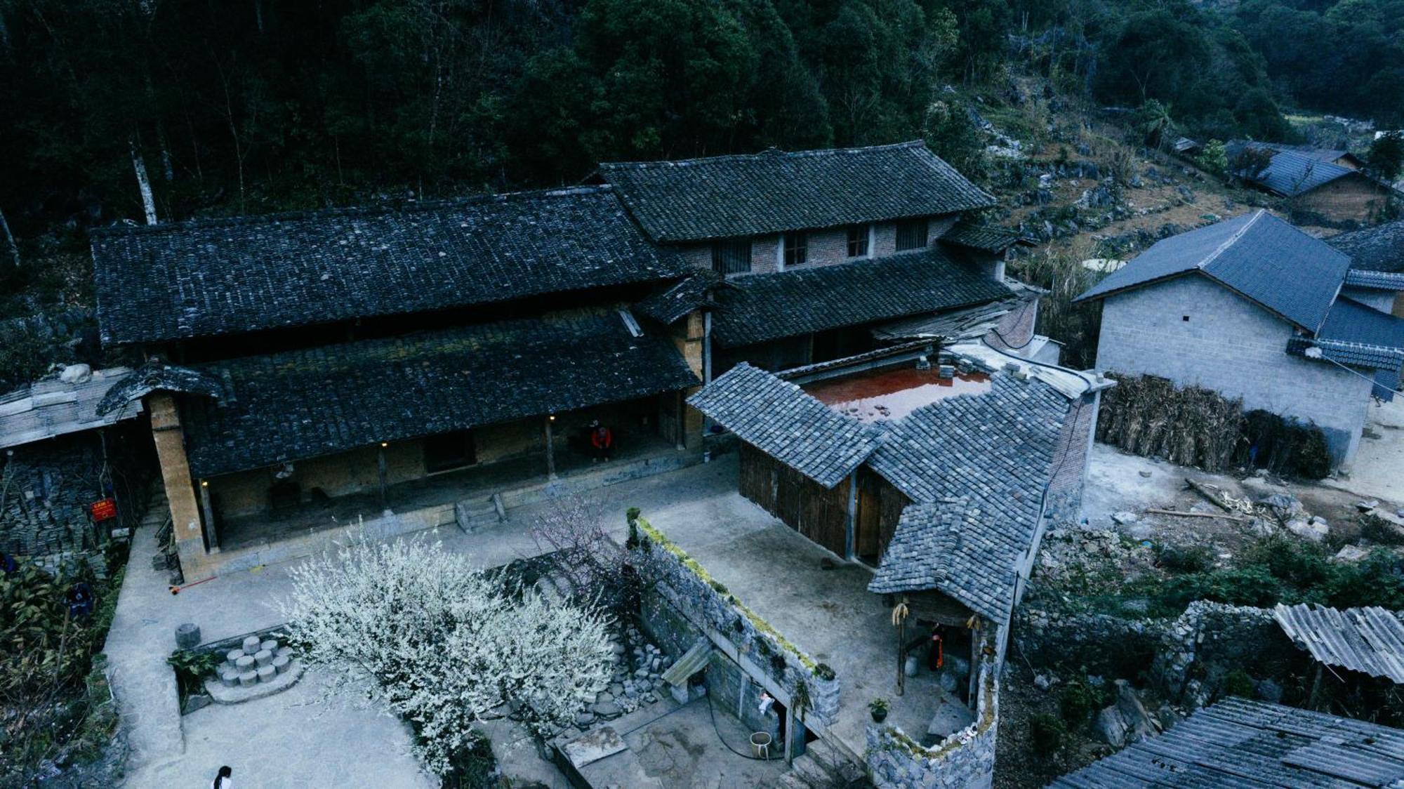 Nha Co Lao Xa Homestay Hmong & Bungalow Air Conditioner Dong Van  Dış mekan fotoğraf