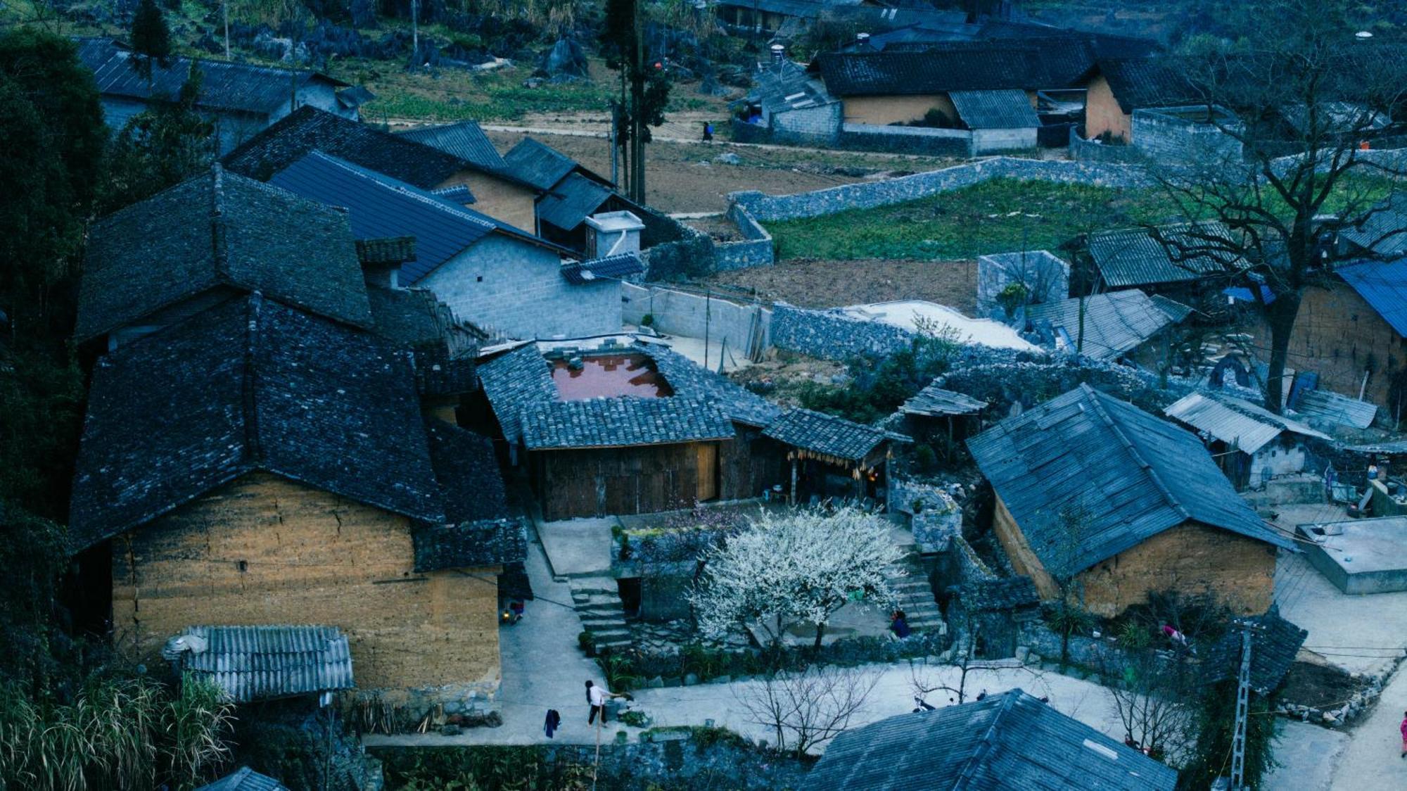 Nha Co Lao Xa Homestay Hmong & Bungalow Air Conditioner Dong Van  Dış mekan fotoğraf