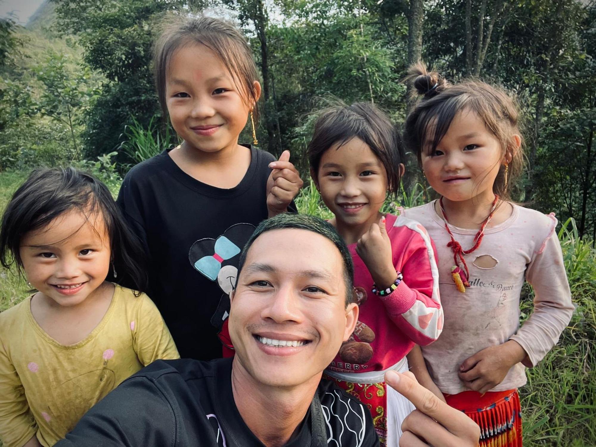 Nha Co Lao Xa Homestay Hmong & Bungalow Air Conditioner Dong Van  Dış mekan fotoğraf