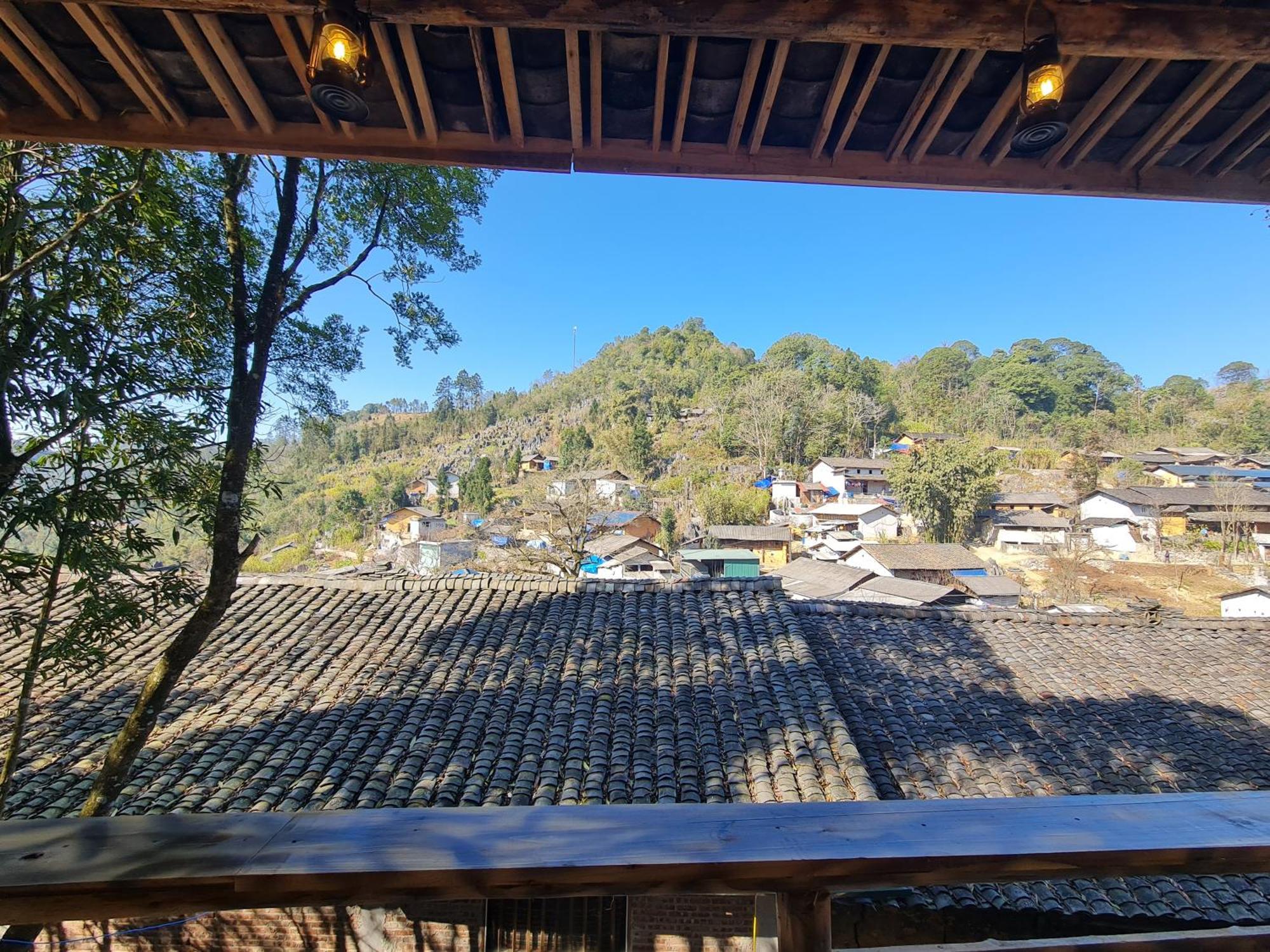 Nha Co Lao Xa Homestay Hmong & Bungalow Air Conditioner Dong Van  Dış mekan fotoğraf