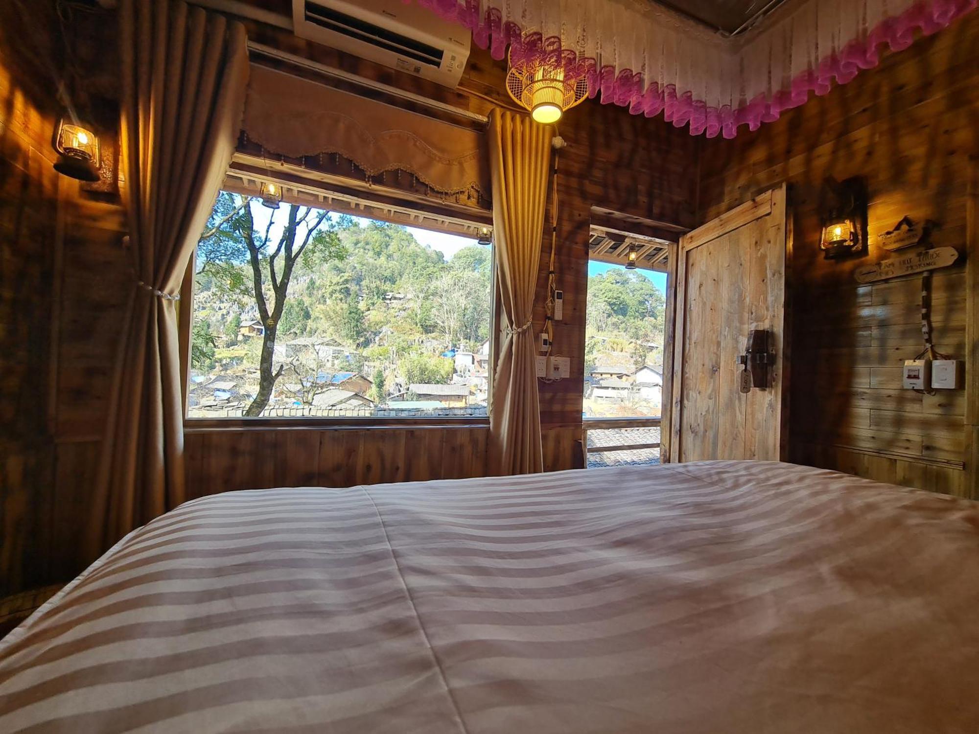 Nha Co Lao Xa Homestay Hmong & Bungalow Air Conditioner Dong Van  Dış mekan fotoğraf