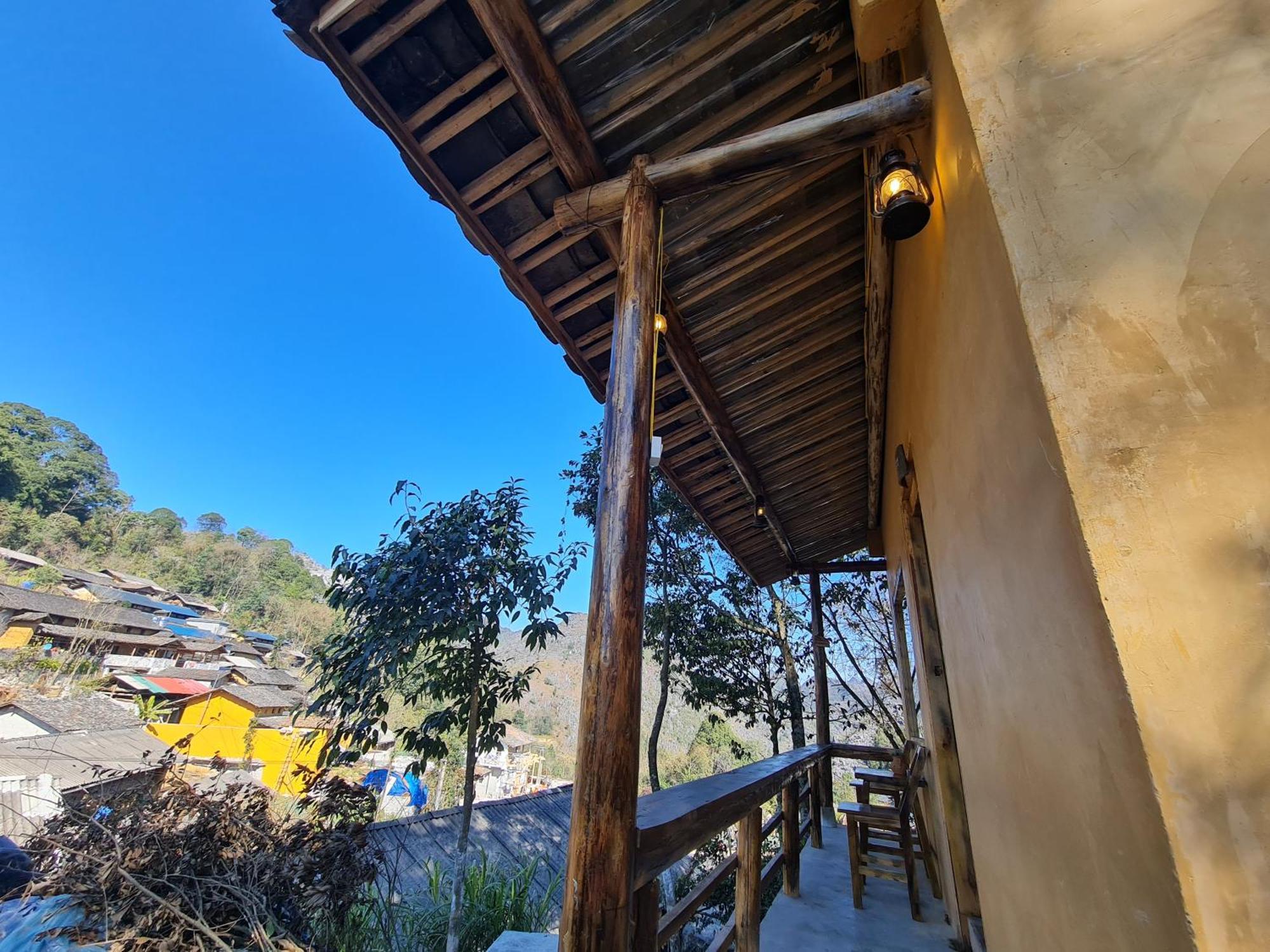 Nha Co Lao Xa Homestay Hmong & Bungalow Air Conditioner Dong Van  Dış mekan fotoğraf