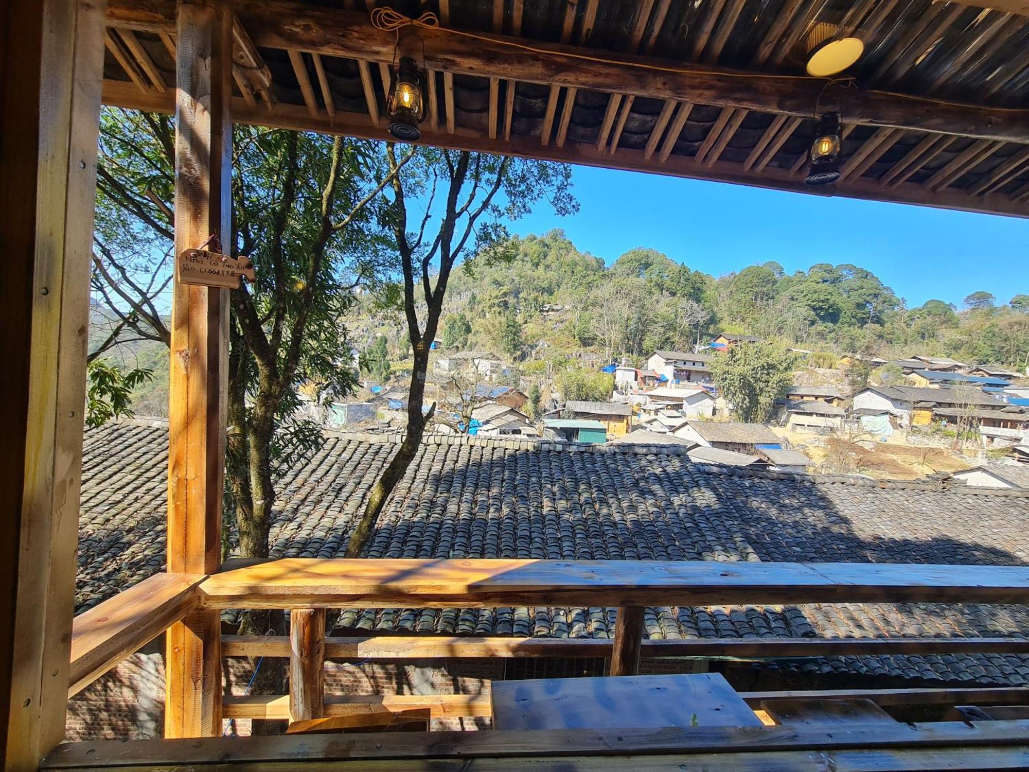 Nha Co Lao Xa Homestay Hmong & Bungalow Air Conditioner Dong Van  Dış mekan fotoğraf