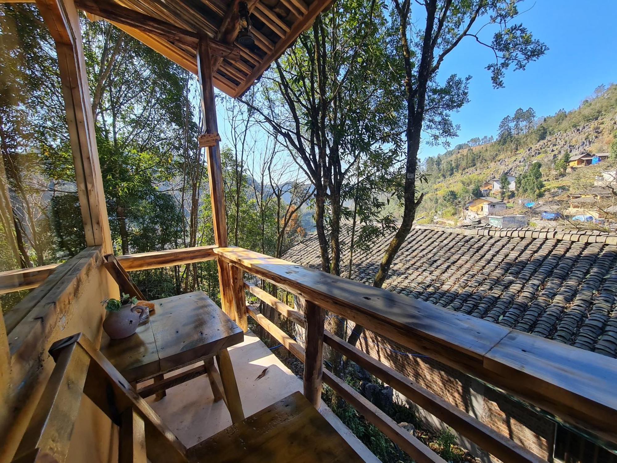 Nha Co Lao Xa Homestay Hmong & Bungalow Air Conditioner Dong Van  Dış mekan fotoğraf