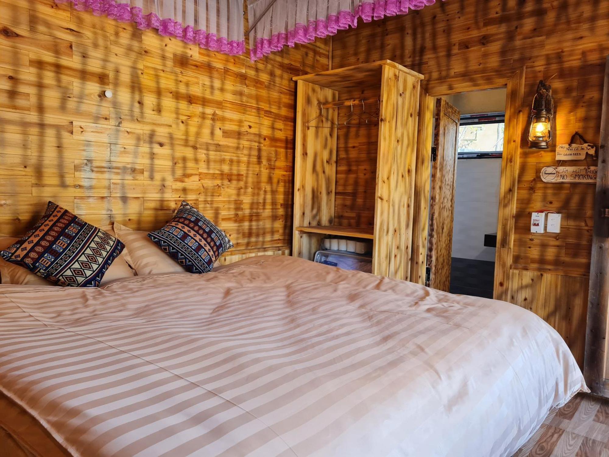 Nha Co Lao Xa Homestay Hmong & Bungalow Air Conditioner Dong Van  Dış mekan fotoğraf
